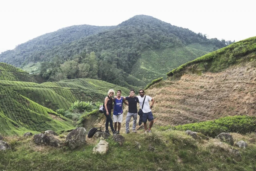 How To Fight Mediocrity Through Traveling 2 Even you travel alone, you will always meet awesome people.