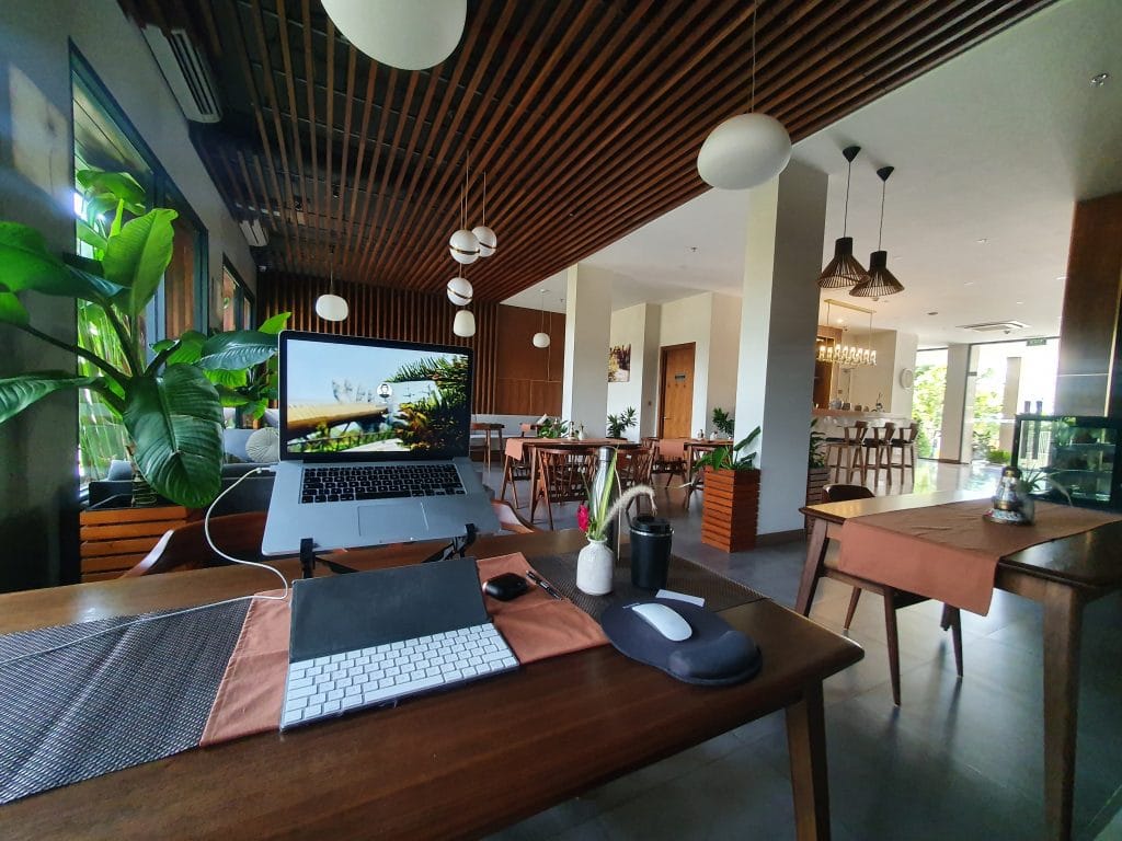 Stuck in Vietnam... 3 Da Nang Moon Hotel Cafe working place