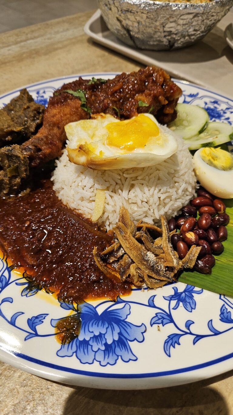 29 Malaysia Kuala Lumpur 2025 Pavillon Food court